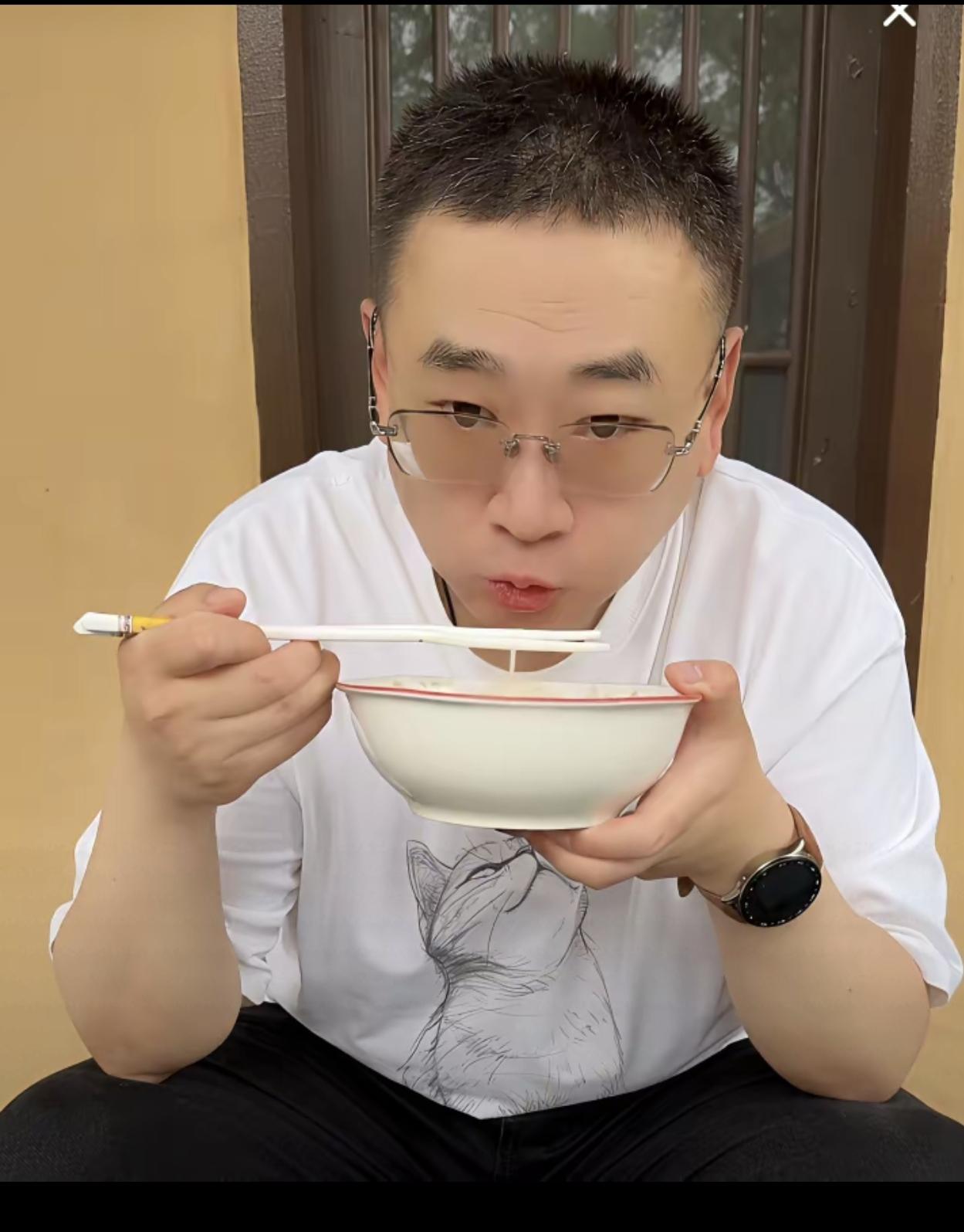 姐姐们家人们晚上上好啊哈哈，姗姗我又来了啊？ZJ丐帮帮主那边又有新动静了。他说