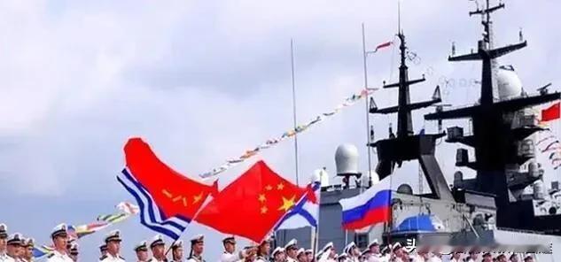 中国万吨巨舰首秀中俄军演！俄罗斯专家看傻眼：这技术太硬核！2025年8月1