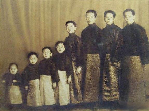 【张作霖的8个儿子，人生结局大不一样】张作霖一生共娶了6个老婆，生了8个儿子、6