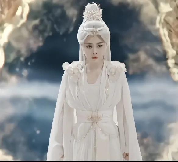 赵丽颖和谭松韵一出来，她们说，这是高下立判，这妆造对换一下就好了。有的说，赵丽