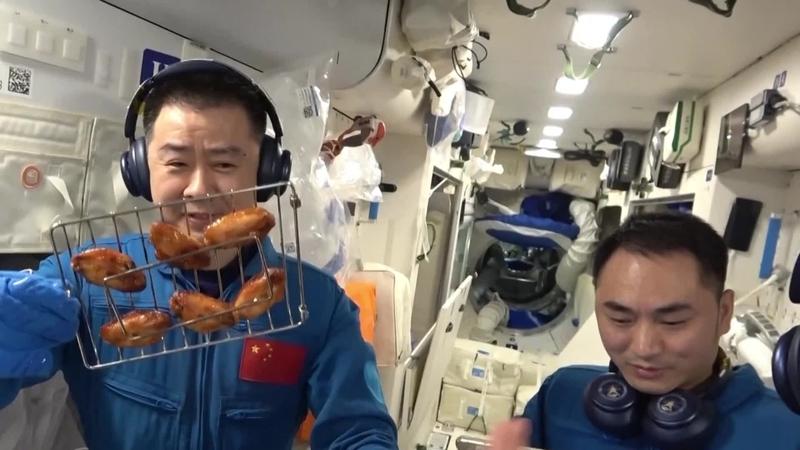 “太空烤箱”又能营业了“太空烤箱”再度“开张”啦！此前，神舟二十一号乘组借助它