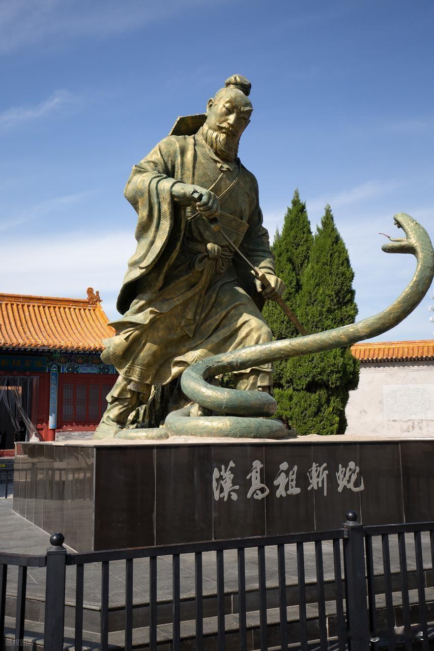 刘邦为什么能赢过项羽？很多人觉得，刘邦是流氓。项羽是英雄。可最后，却