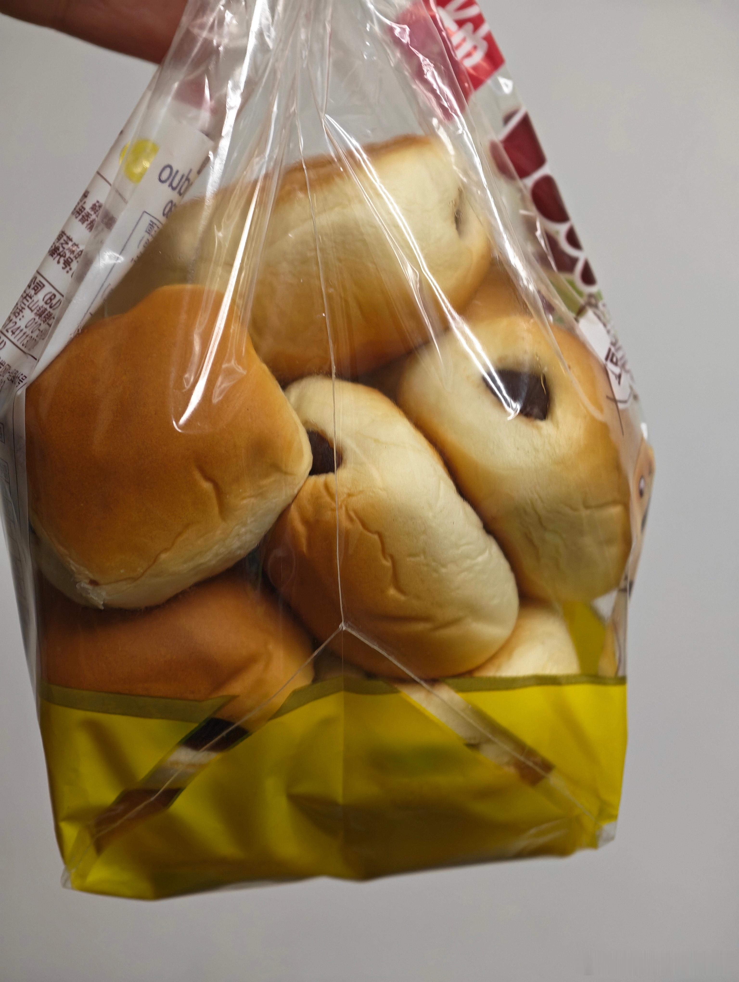 超市里买了一袋小面包，越看越像柯基屁股