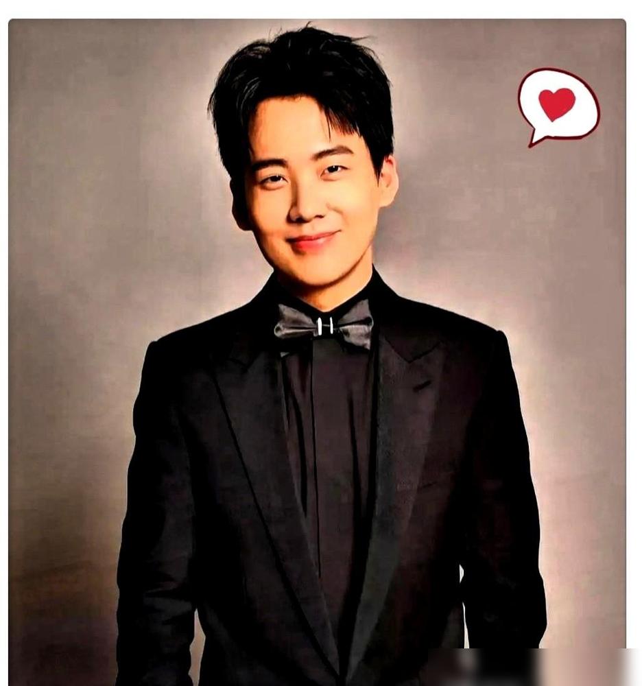 你知道最逗的是什么吗？一堆人拎着钱袋子，指名道姓要把《庆余年》里的郭麒麟换掉。