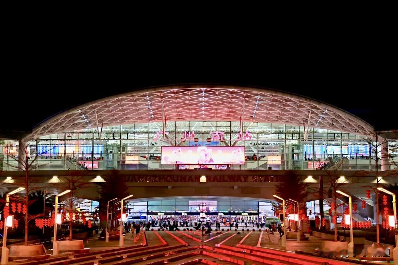 天南地北大拜年为应对持续攀升的返程客流中国铁路广州局集团有限公司多措并举，提升运