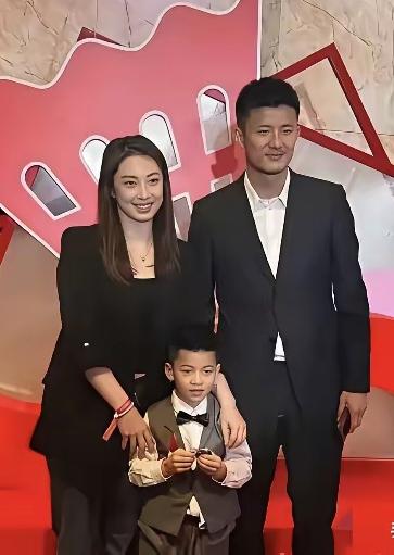 谌龙应谁是中国羽毛球运动员中颜值最高，身高最高，身材最好的男子羽毛球运动员了，当
