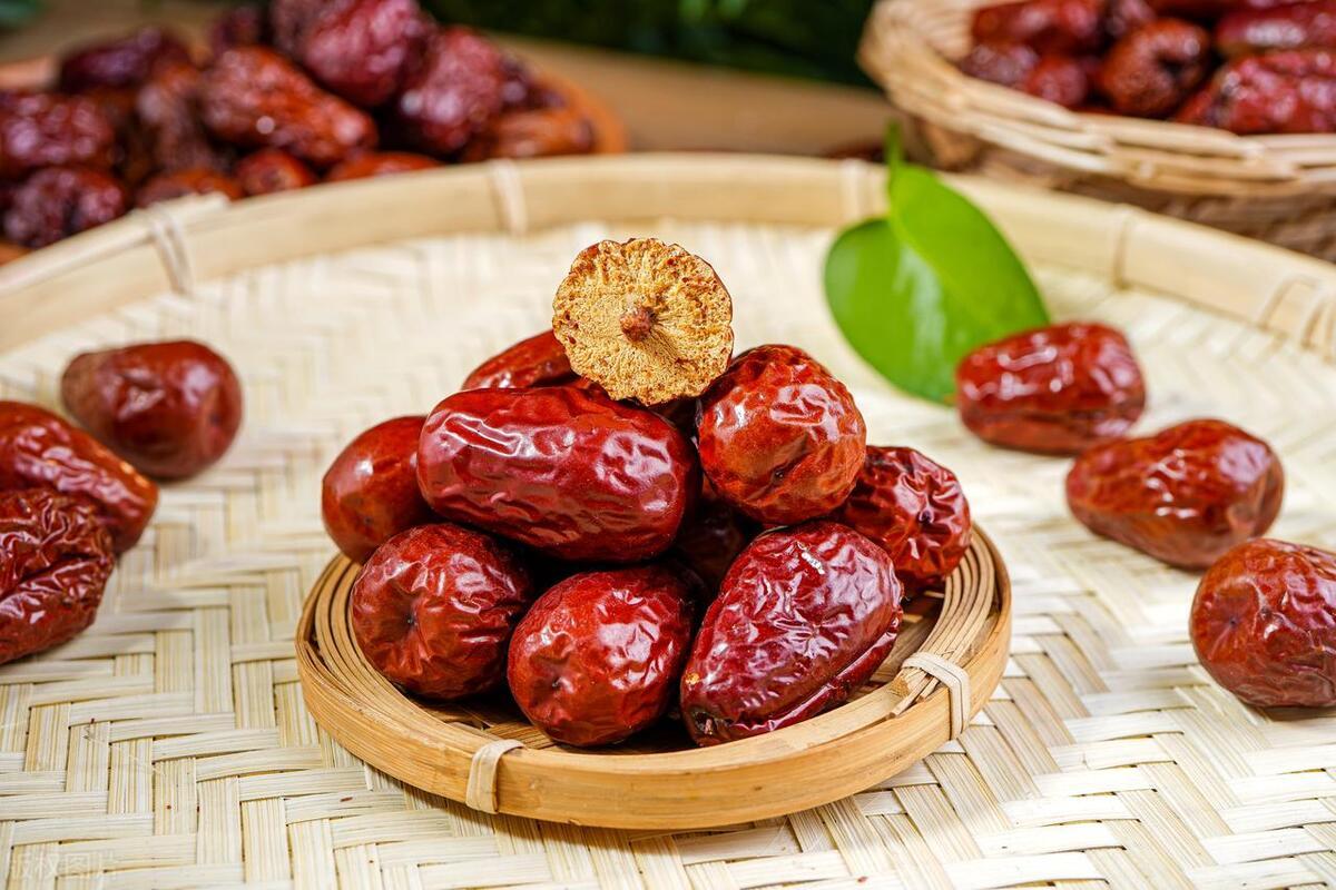 红枣、红糖不补血！提醒：真正补血的食物是这5种，别再花冤枉钱红枣泡水、红糖冲