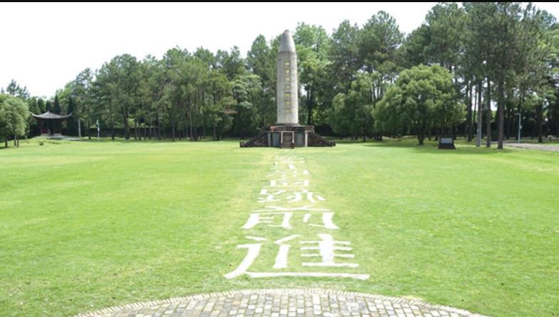 正在看伟大的长征今天开播，一口气更新4集？开头的红军烈士纪念塔是全国重点文物保