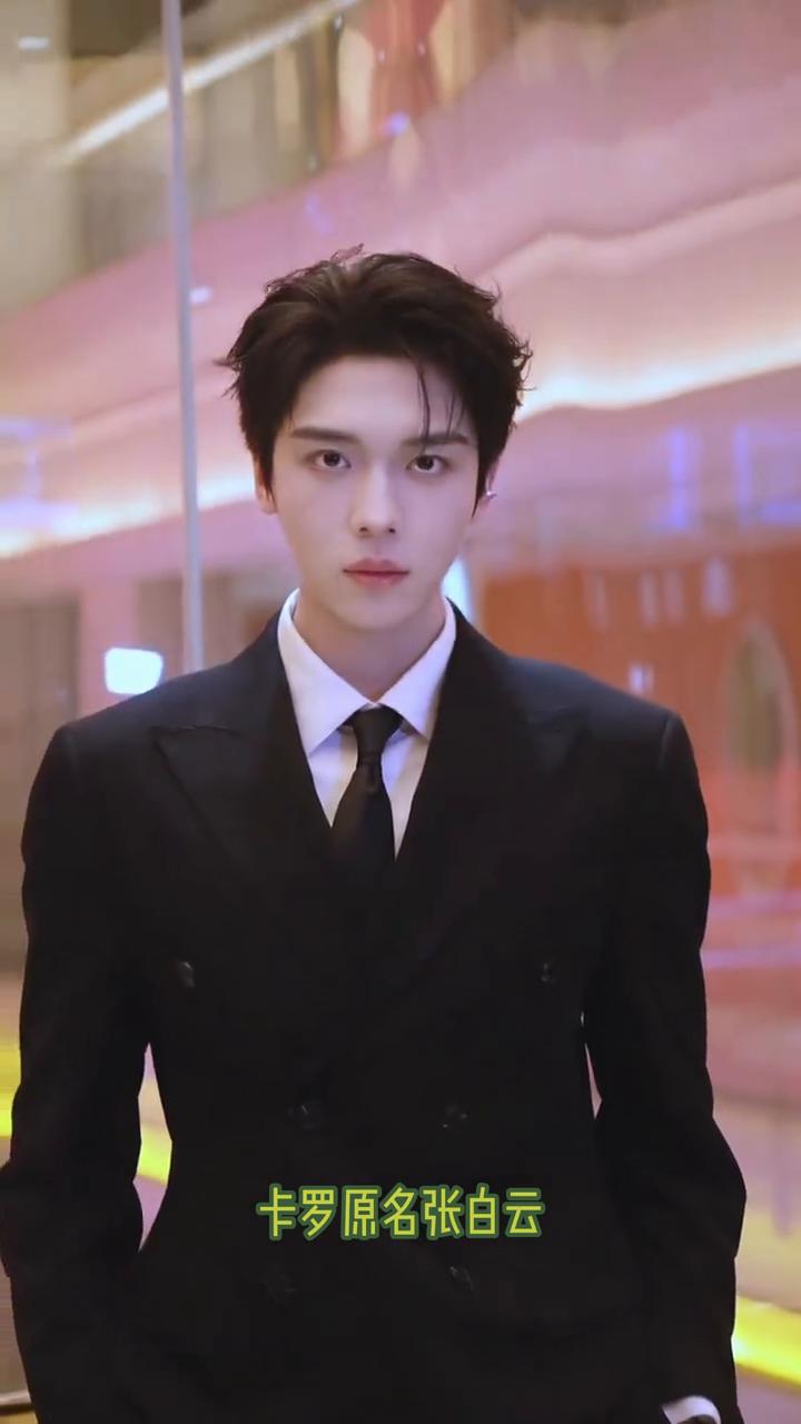 笑死，没想到短剧演员里也有这么多人用艺名。假如短剧演员也开始用真名。·卡罗原