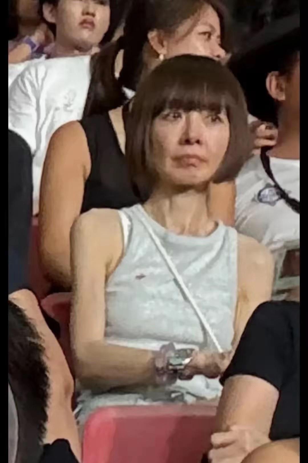 这是鲁豫素颜状态下的真实容颜，54岁瘦到皮包骨，看起来像74岁老太太！印象中的