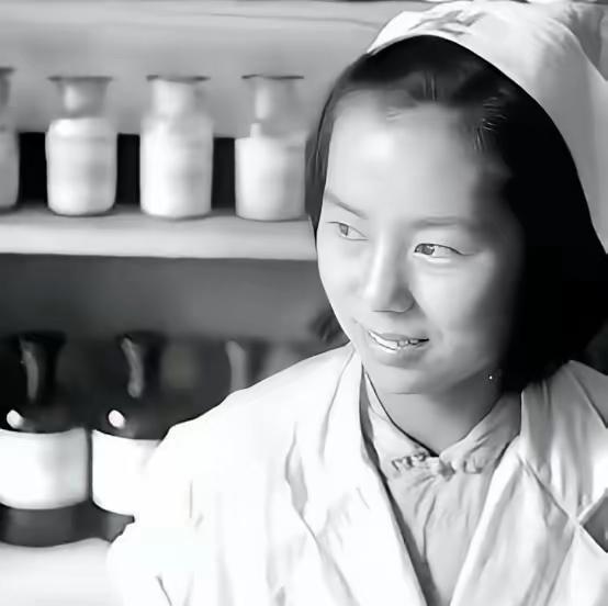 1949年10月，陈赓率部进入汕头。那时的他已经历过多年战火，身份和处境都与22