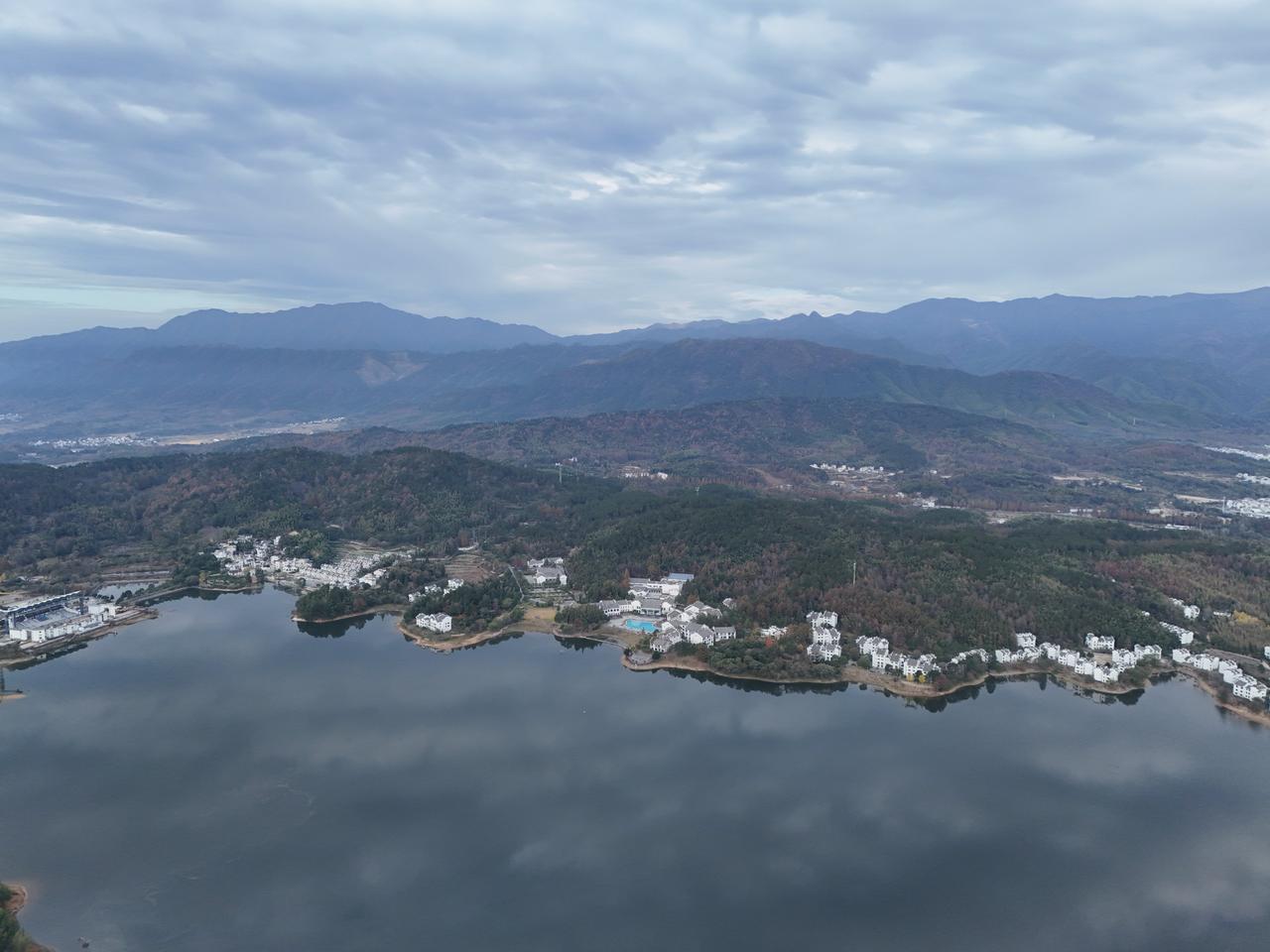 我经常都跟朋友们讲，等我老的时候，我准备就在这个地方弄一个房子，到时候搞一个院子