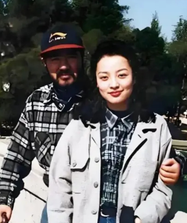 张纪中和前妻离婚前的事，那叫一个狗血，电视剧都不敢这么演。 有人爆料樊馨蔓和