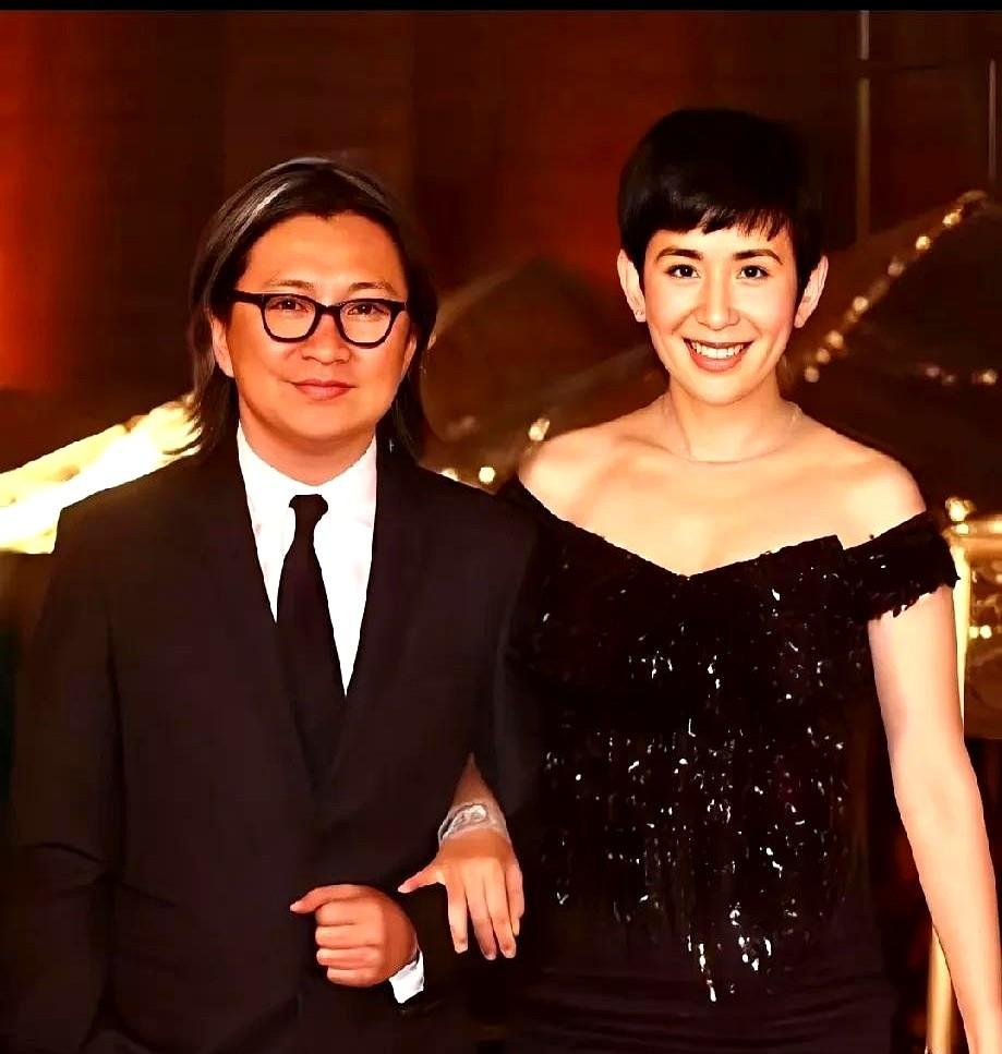 我估摸着陈可辛和吴君如这辈子都不会结婚，不是因为女儿都考完大学了，而是因为他们打