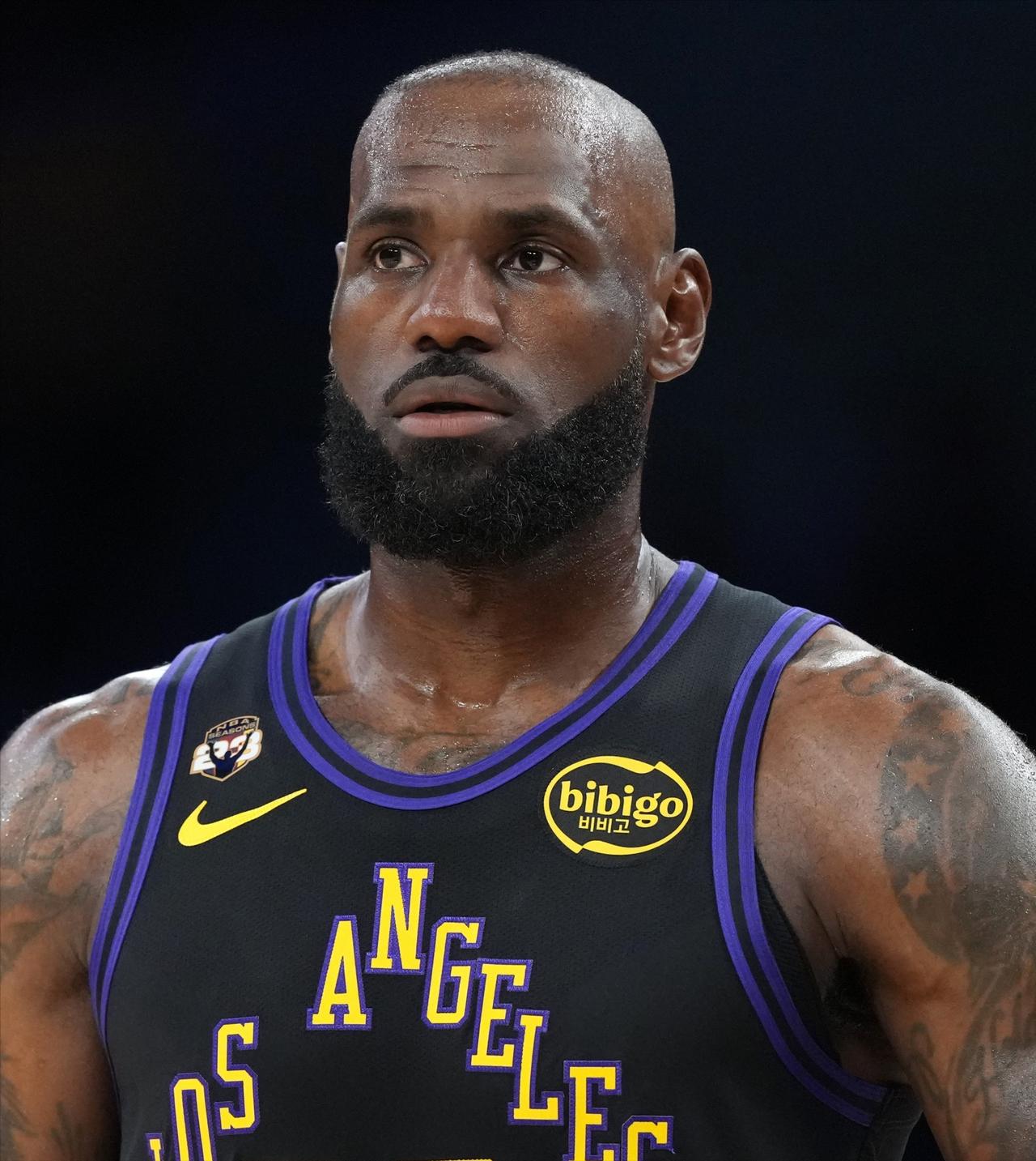 湖人面对东西部前4战绩：詹姆斯出战：0胜7负詹姆斯缺席：4胜4负打强队