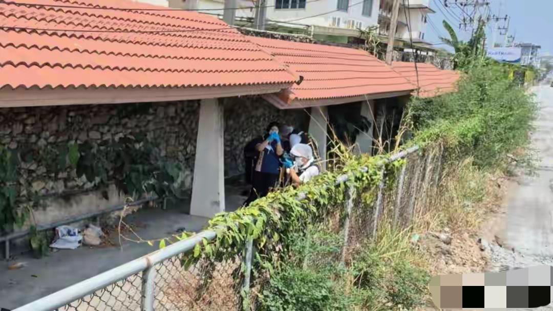 中国男子泰国芭堤雅郊外疑似上吊自杀，身上多处被电击虐待痕迹。口袋留遗书：对不起爸