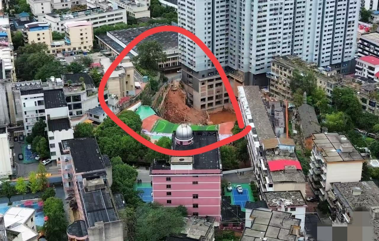我干建筑多年的叔叔告诉我，干过不少工地，邵阳市资江学校教学楼及操场坍塌的事故