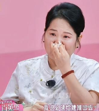 节目里，张家齐妈妈情绪失控，终于讲出了没替女儿出面维护的原因。她说：“家齐已经有