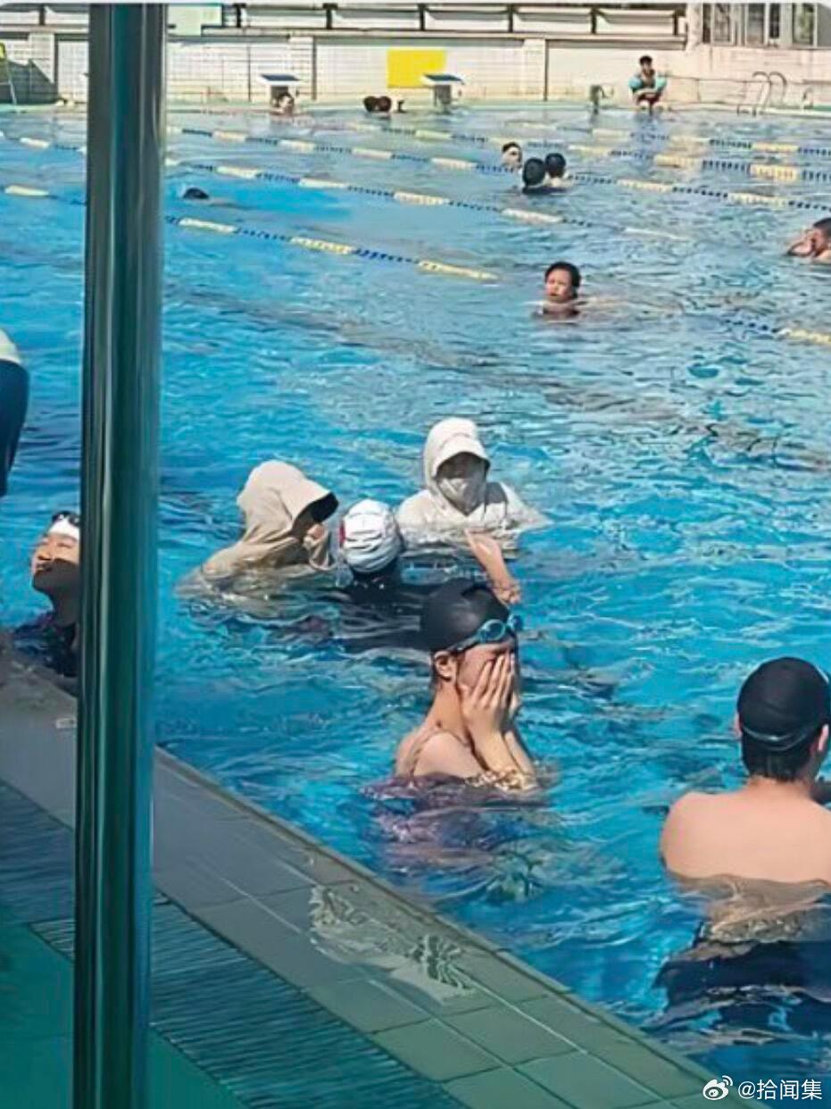 为什么美女游泳也穿这个？人类，现代意义上的人类只有在游泳的时候可以放心，大胆地露