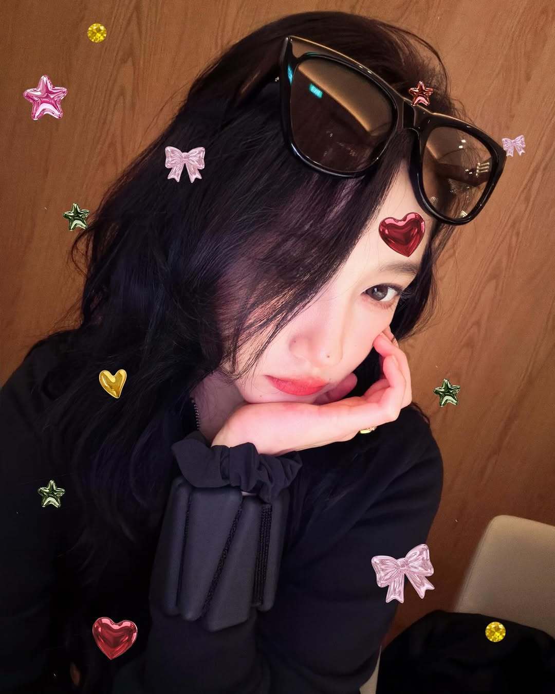 关晓彤ins更新，今天的好新鲜的自拍