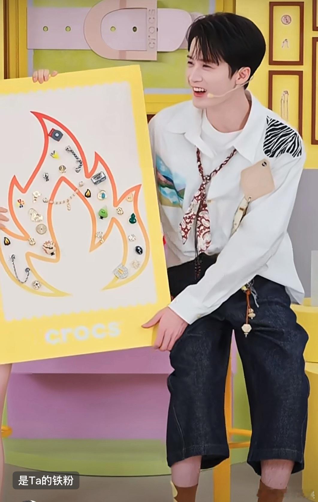 这穿搭又是模仿了谁本来身高就不是很优势。