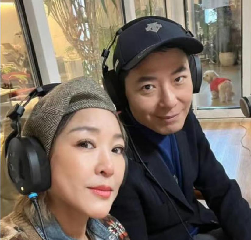 戴军和李静，快三十年了，还没散伙。这俩人的关系，连李静老公都认。黄小茂不仅不