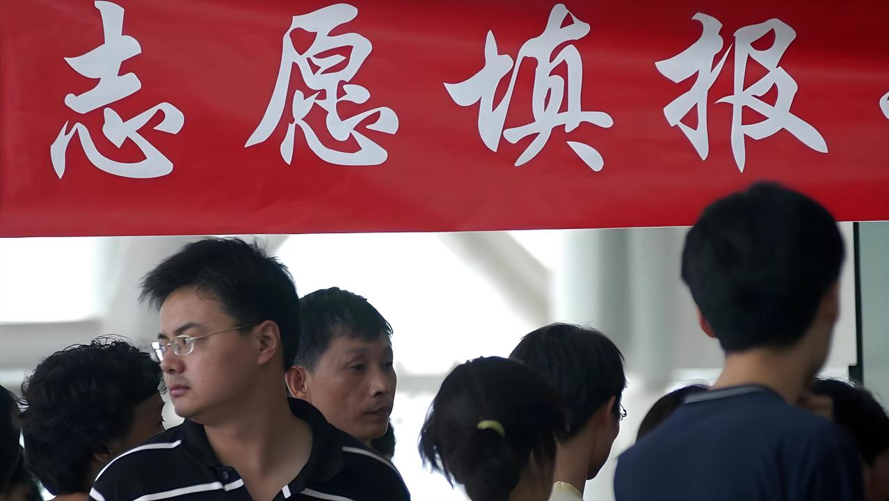 家长帮孩子选学校🔥别只看排名！重点看这几点很多家长填报志愿时，只会盯着学校排