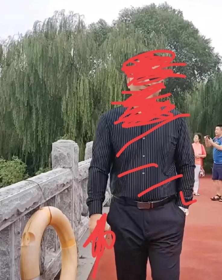 某引的儿子可不简单！这五年以来，大南河底，各种媒没有说话，什么原因？当初有一张