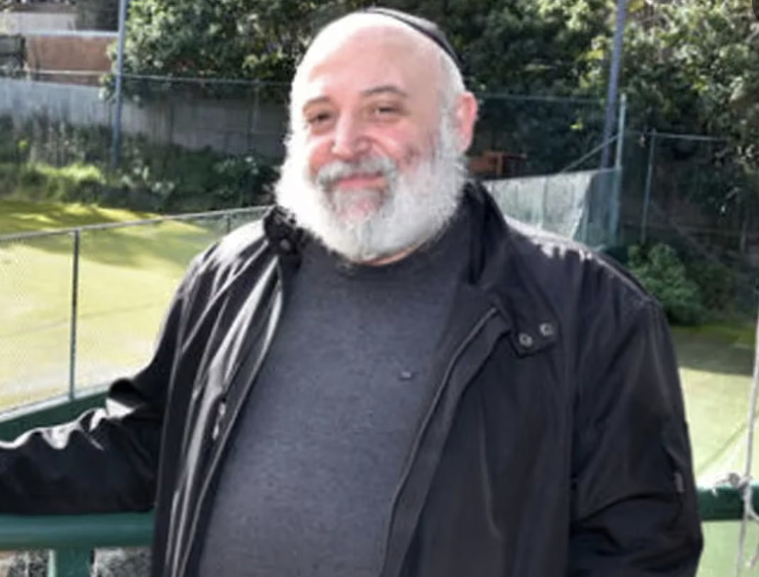 澳大利亚悉尼邦迪滩枪击事件中，62岁男子莫里森只身对抗凶手，他的女儿证实父亲不久