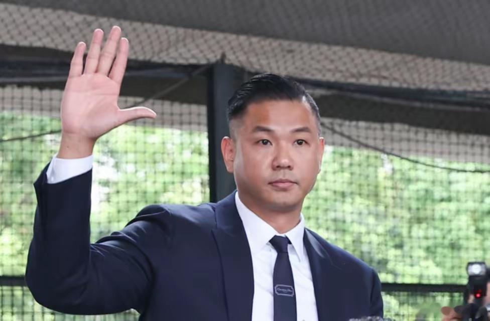 小S一句“感谢老天爷没把陈建州带走”，评论区炸了。她眼眶泛红。不是作秀。怕失去