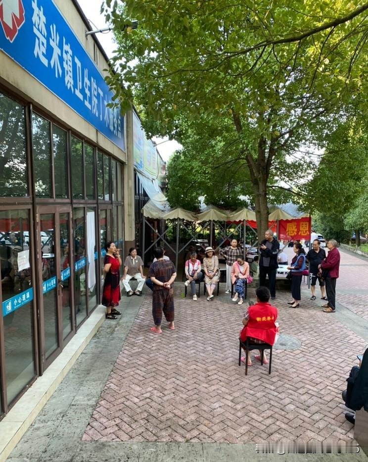 今年，贵州楚米卫生院丁木便民诊部的生意异常火爆。清晨时分，便有十多人在门口等候就