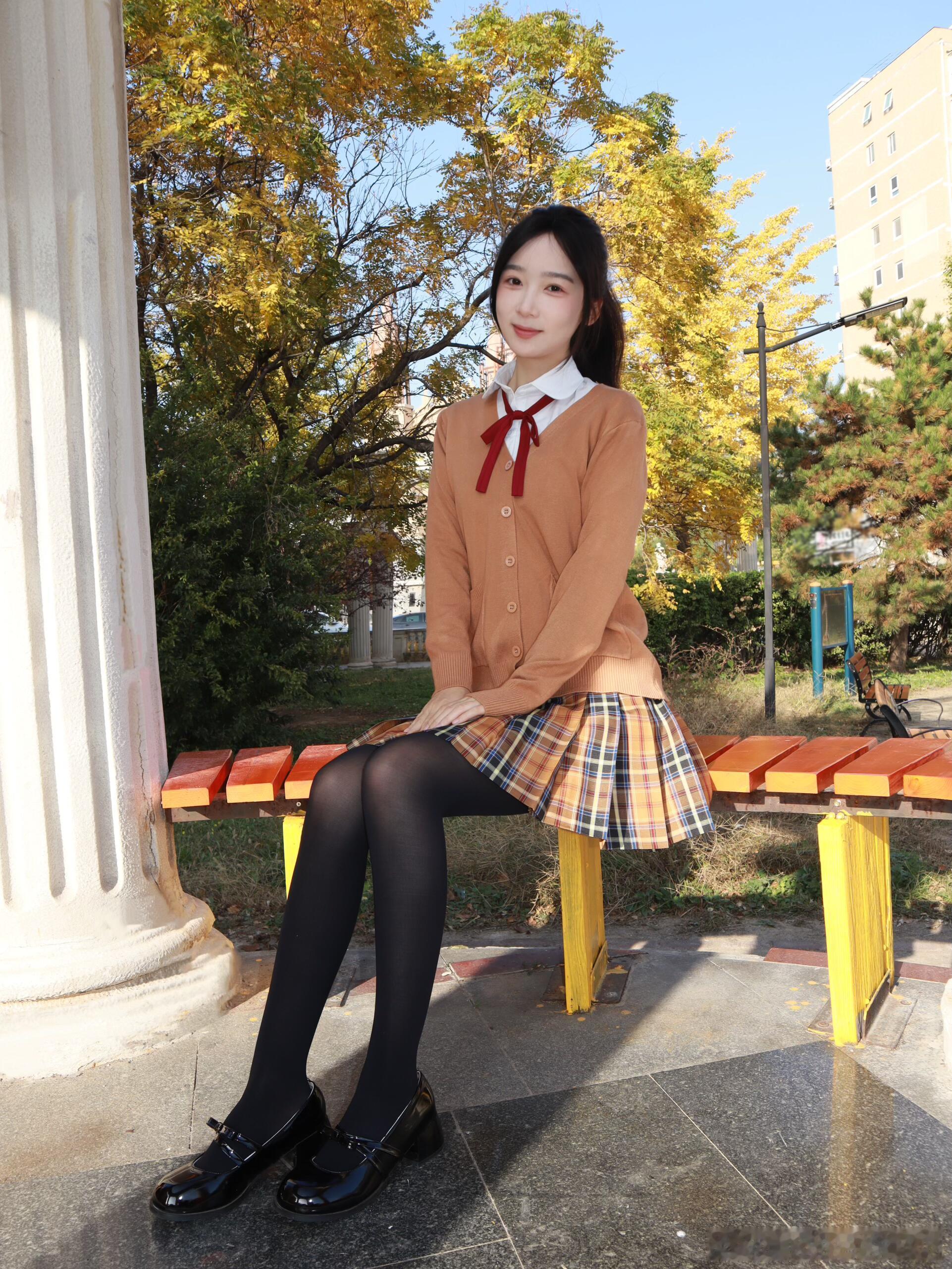 秋天的黄叶，银杏树下的少女感~