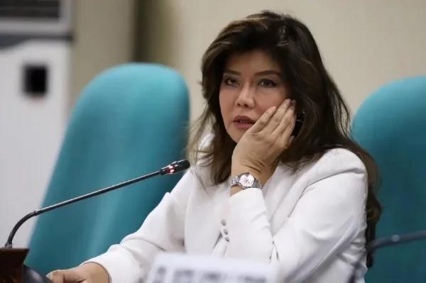 马科斯绝不辞职！马科斯家族的人只有被赶下台，没有主动下台的。老马科斯如此，恐怕小