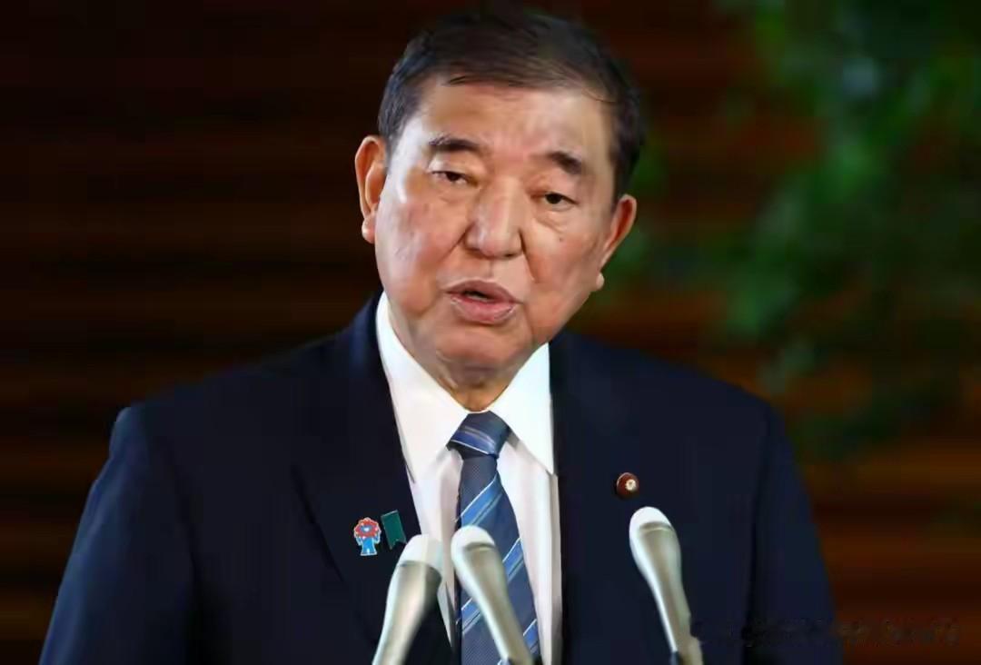 石破茂这回是真急了，说了句高市早苗最不爱听的话。近日，日本前首相石破茂接受采
