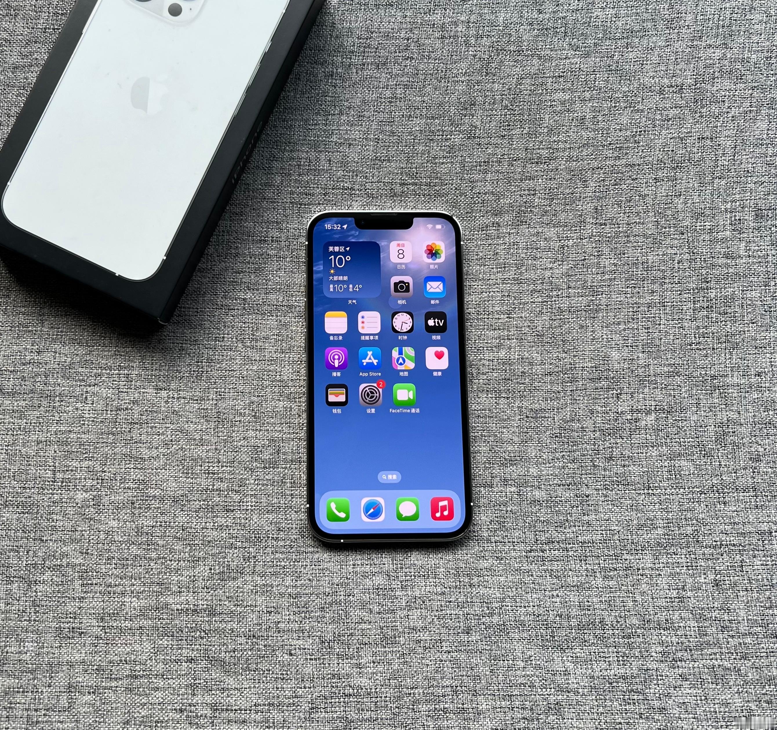 国行iPhone13Pro256G银色，屏幕完美，中框划痕磕碰，包换全新电