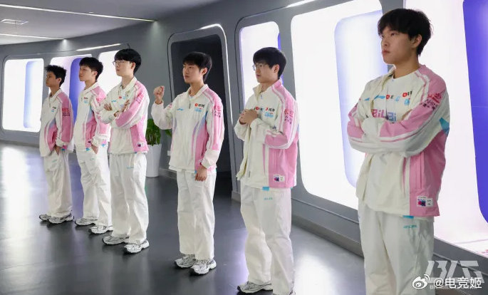 淘汰赛一场不输挺进胜决，BLG的状态比预想中更好？下一场如果能比较轻松的带走JD