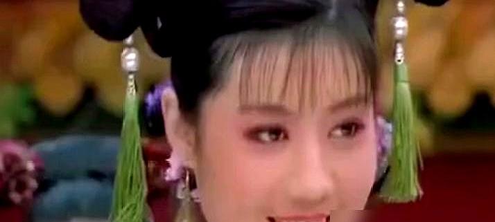 周迅这几年，活得越来越明白了。当年拍《如懿传》，她硬是扛下264天高强度工作