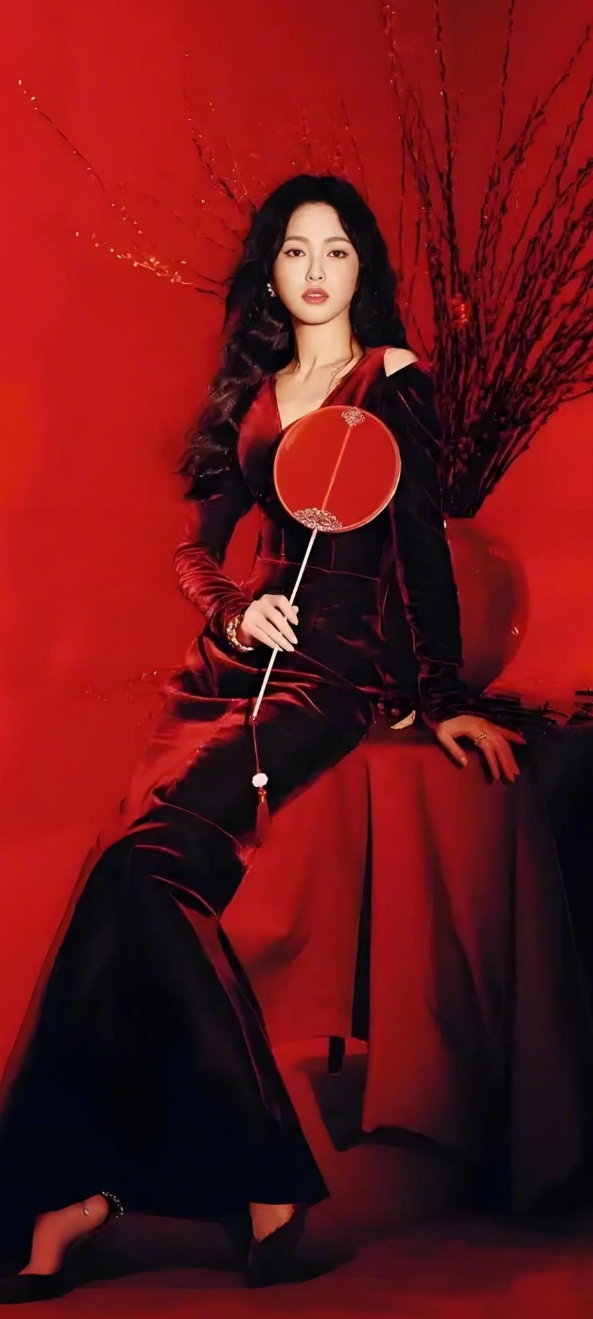 唐嫣爱情没有神话撤档唐嫣也算是被编剧坑第一人了。说来她的运气真的不好，繁花所