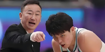 杨瀚森在青岛的时候每天训练完以后都会主动加练。杨瀚森见面会，青岛男篮主教练刘维伟