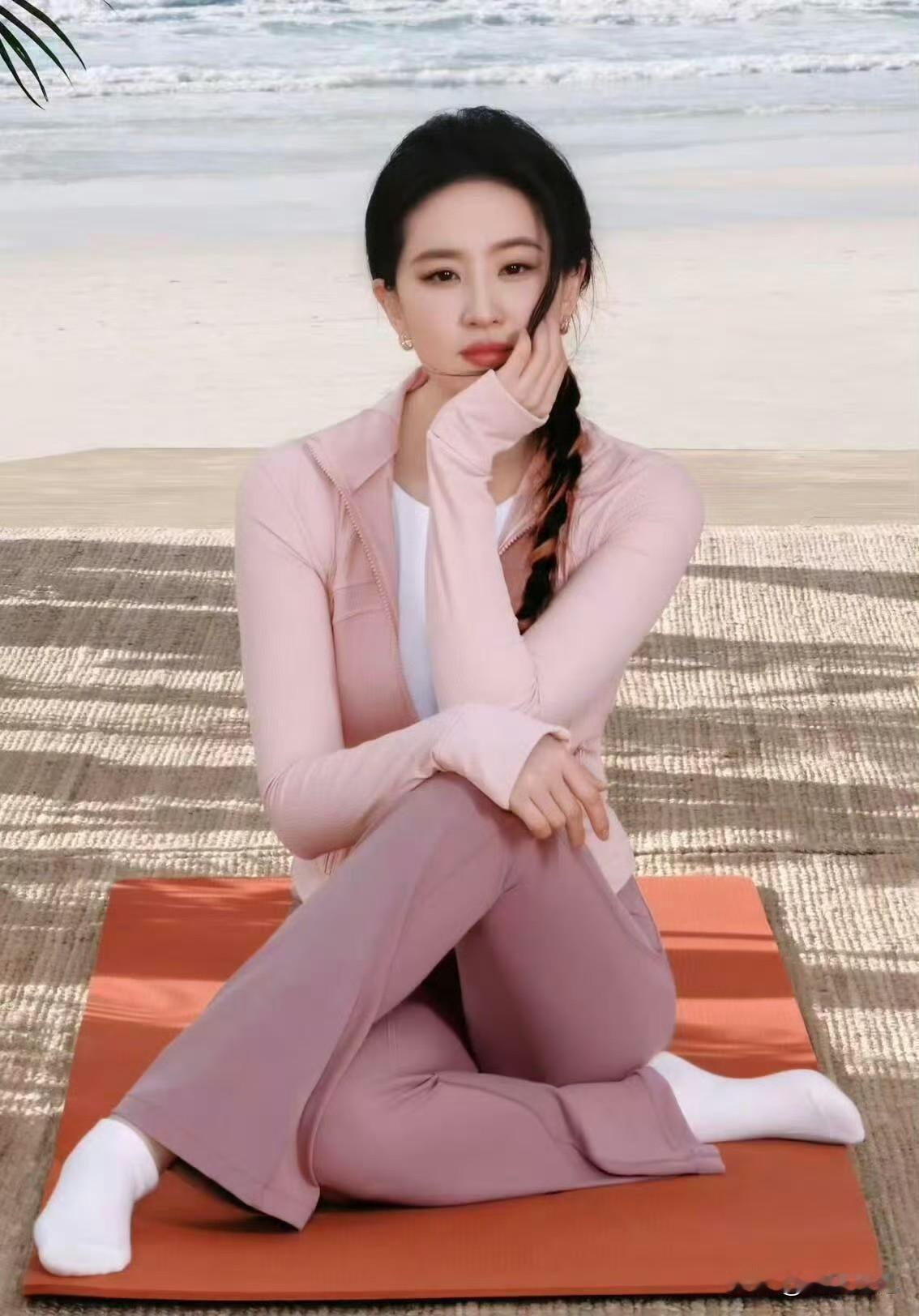 都说刘亦菲是微胖女神，但练瑜伽的姐姐身材超绝！​​​