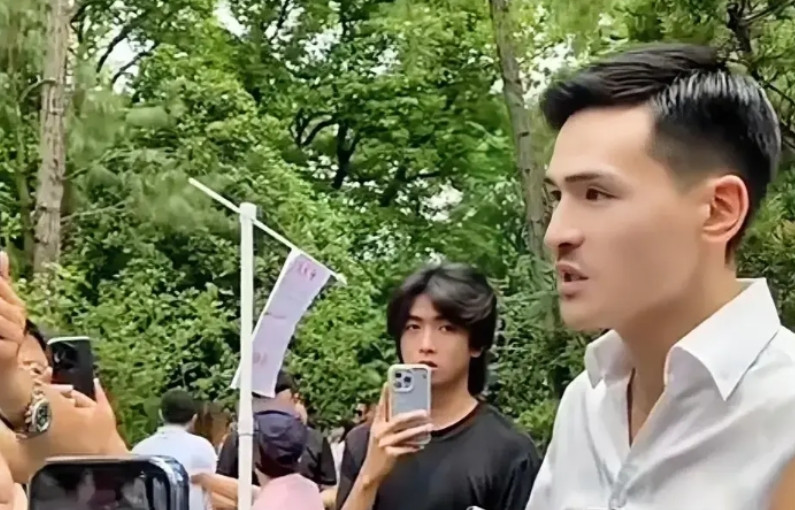 这个小伙子愤怒的表示：对要彩礼零容忍！他还说：“我不会给女方一分钱彩礼，她们