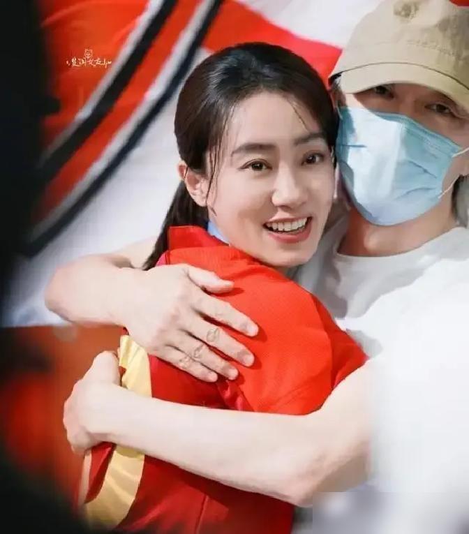 周星驰在长沙路演现场抛出一个问题：如果《功夫女足》票房超过20亿，张小斐愿不愿意