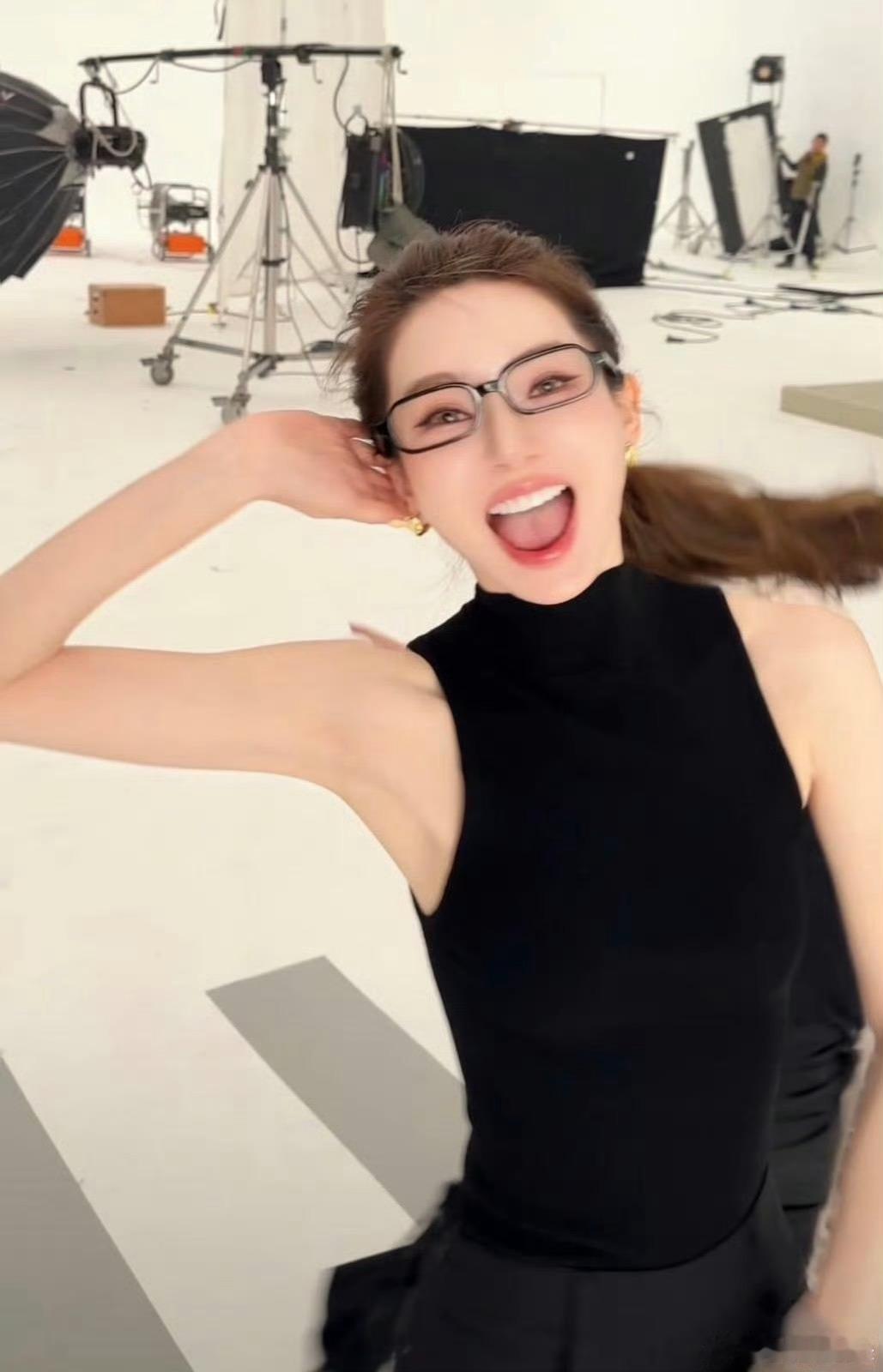 戚薇撞脸金晨这居然是戚薇谁看了不说像金晨