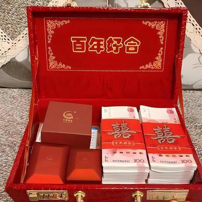 一女子跟男朋友谈了三年，说好了10万彩礼，但是结婚之际，她觉得10万太少，她想要