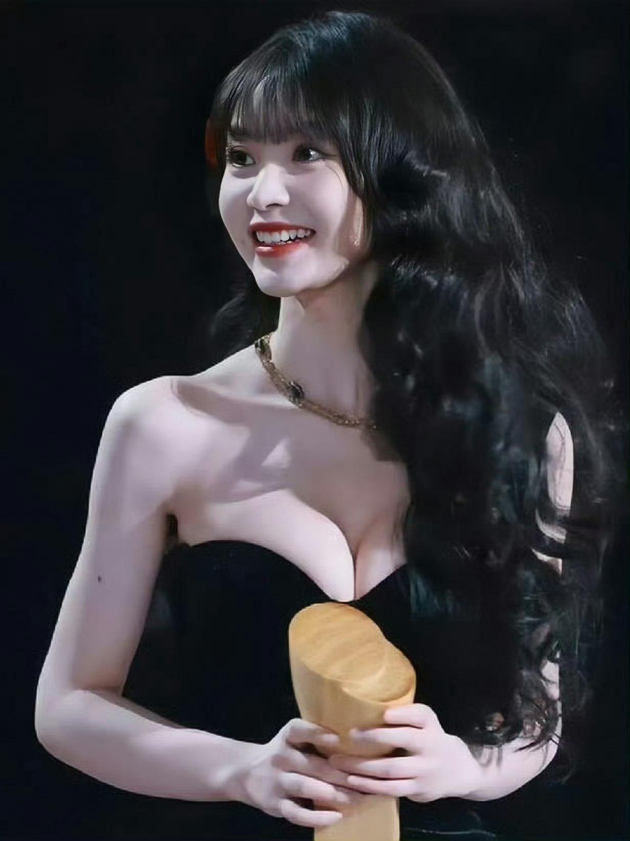 田曦薇真的是百变魔女啊，可甜可咸。