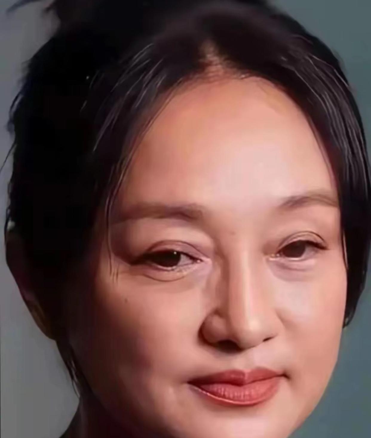 50岁周迅生图，状态真实自然，没有任何医美痕迹，岁月的沉淀，优雅从容，自然的老去