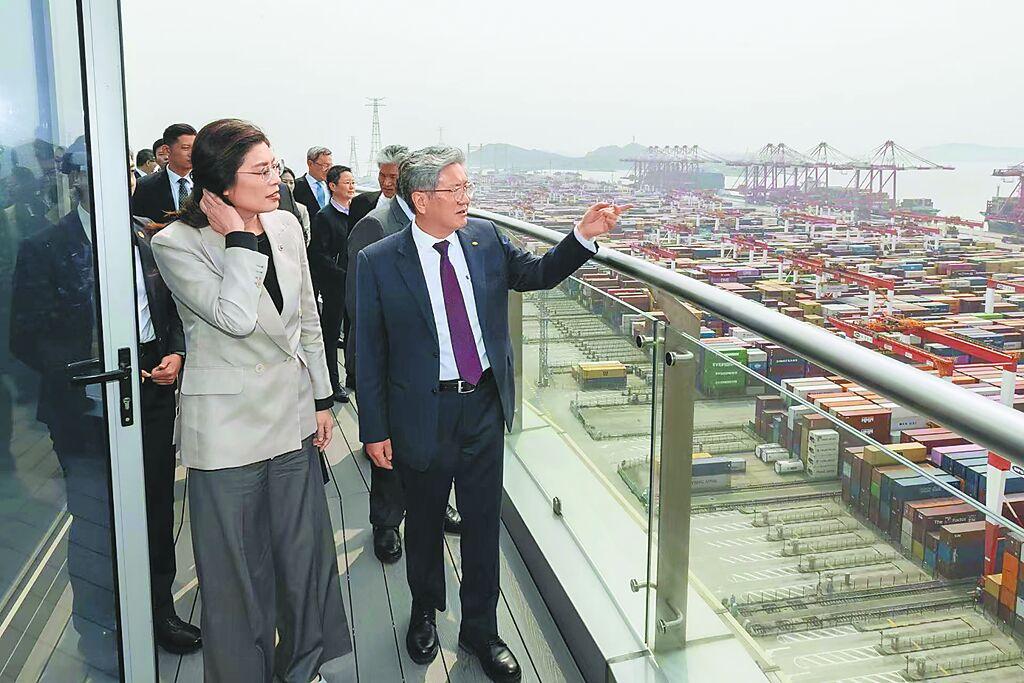 “天空飞的应该是鸟不是导弹”，岛内名医盛赞郑丽文带回来的是和平中国国民党主