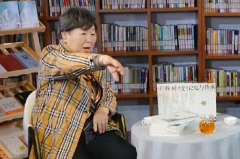 高晓松母亲宣布回国养老高晓松83岁母亲张克群，这位出身清华世家的建筑师，结束