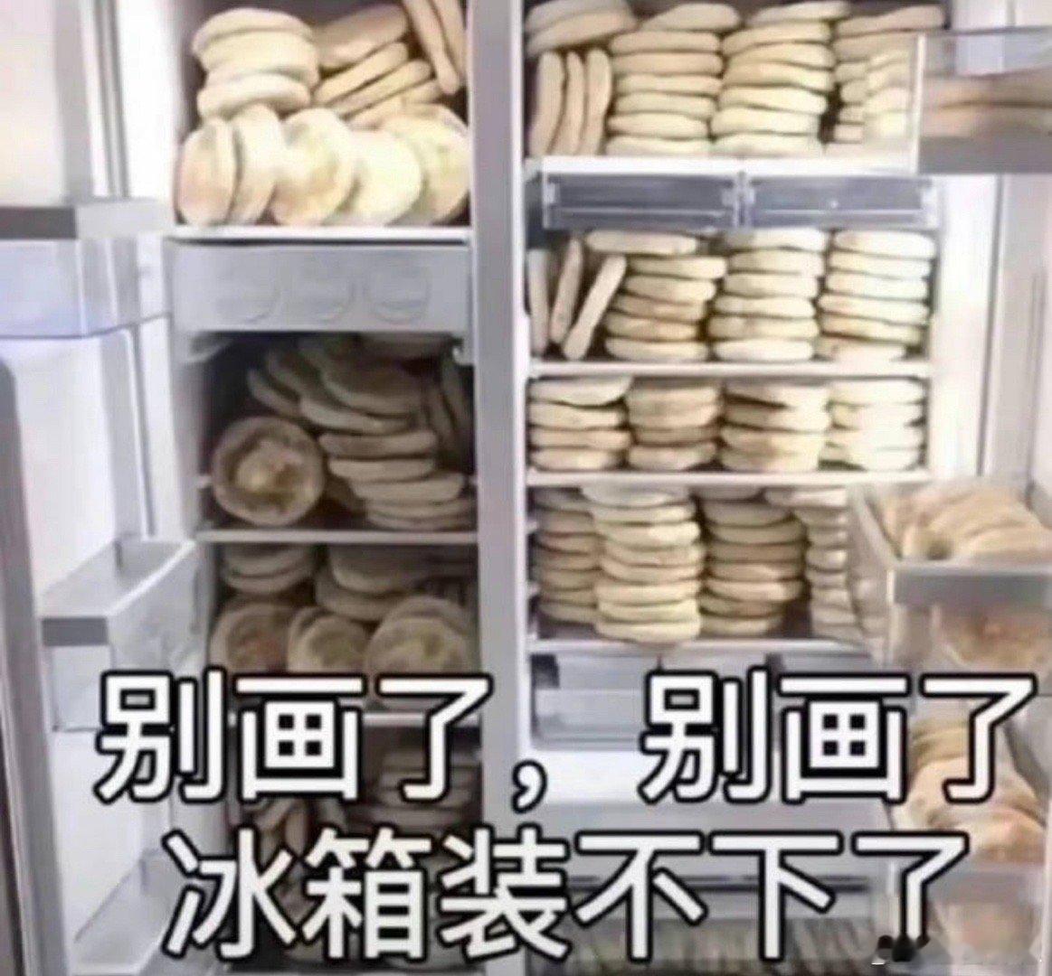 肖战才进组就传了三个饼大约22年的时候这张图就很火了,当年肖战那三部剧还没播,当