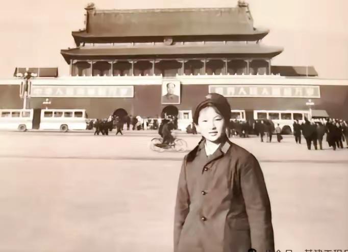 1976年12月，一个刚刚年满16岁的浙江省湖州女青年，被基建工程兵第42支队招